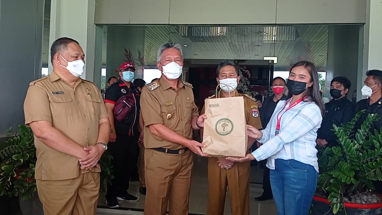 Dapat Kado Alfamidi, Bupati Minsel: Kami Salurkan Kepada yang Membutuhkan
